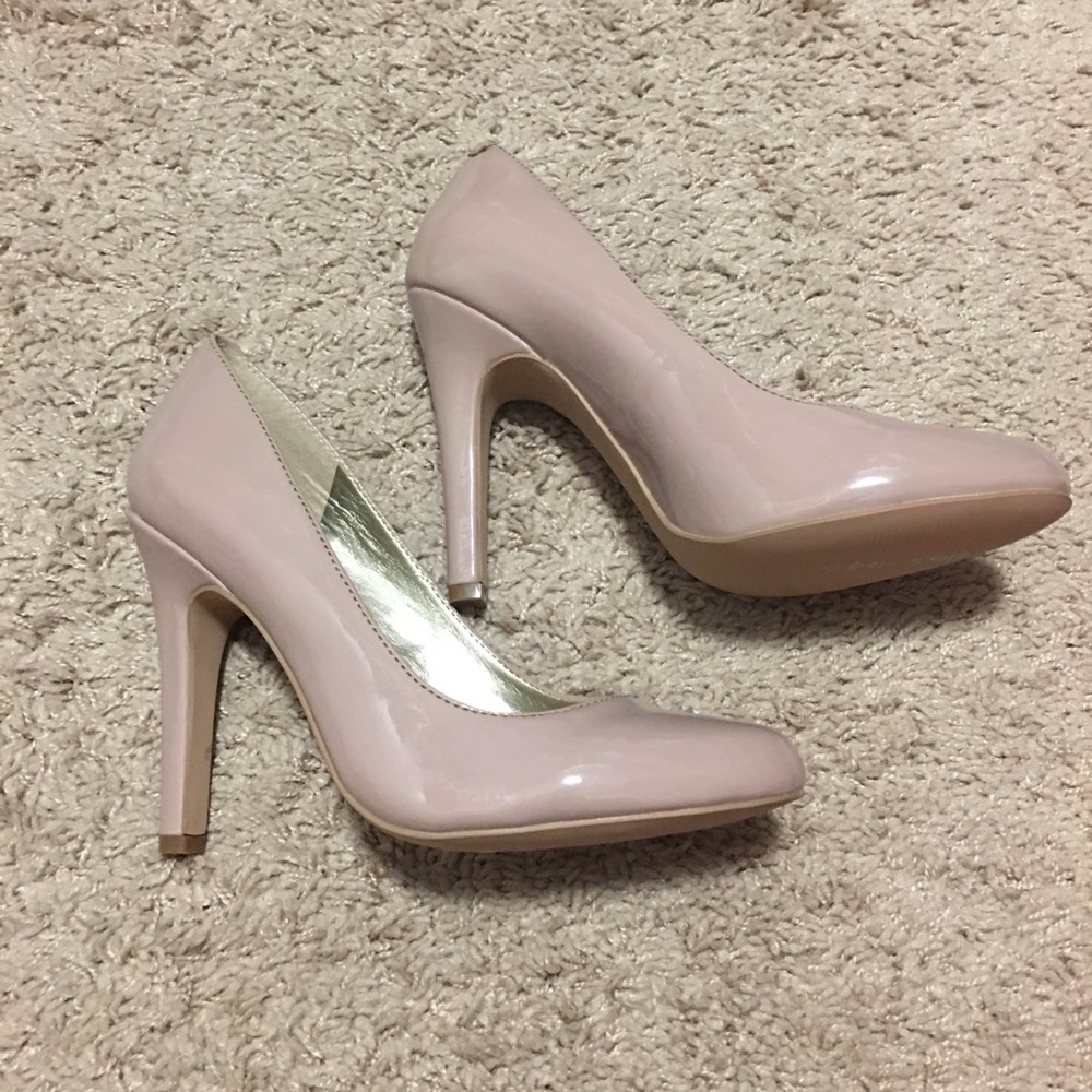 NWOT Nude Jessica Simpson Henry Heels